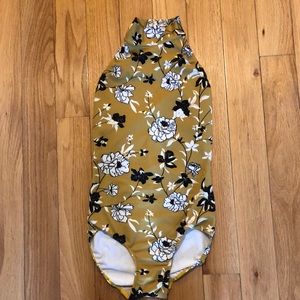 Élevé  mock turtleneck size medium leotard